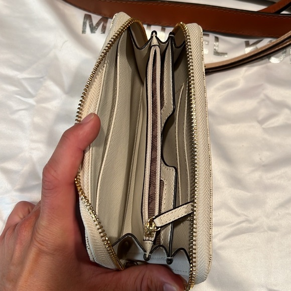 Michael Kors MK design beige handbag and matching shoes wallet - Picture 3 of 14